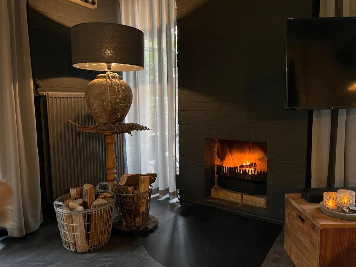 Lodge In Een Bosrijke Omgeving Met Hottub & Sauna Opt Rheezerveen Exteriér fotografie