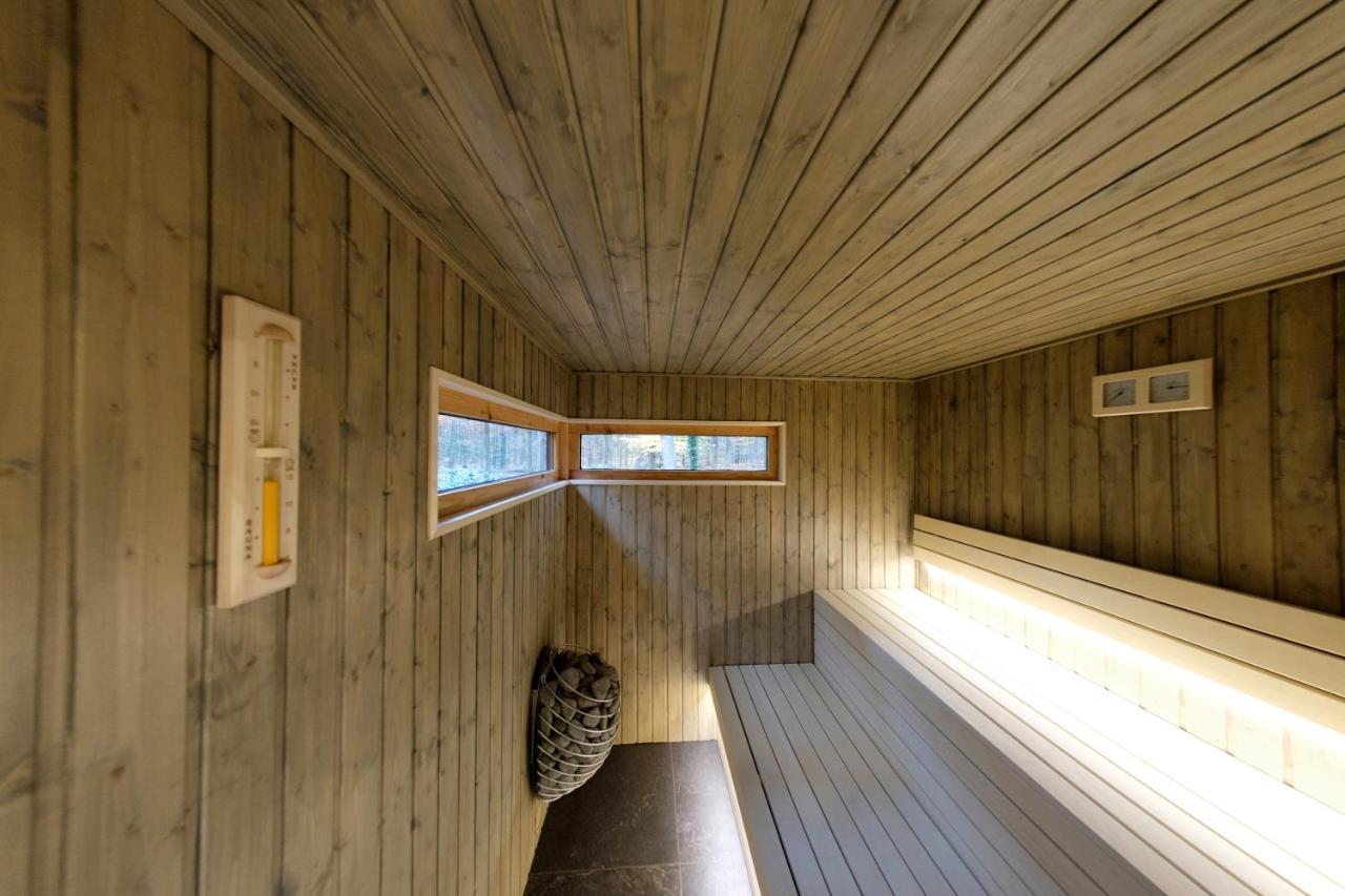 Lodge In Een Bosrijke Omgeving Met Hottub & Sauna Opt Rheezerveen Exteriér fotografie