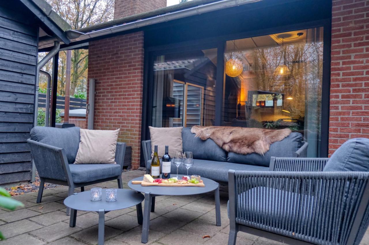 Lodge In Een Bosrijke Omgeving Met Hottub & Sauna Opt Rheezerveen Exteriér fotografie